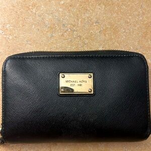Michael Kors Brand New Wristlet Wallet